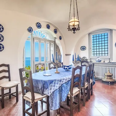 Monticello Rustic, Capri Views & Pool 别墅 *